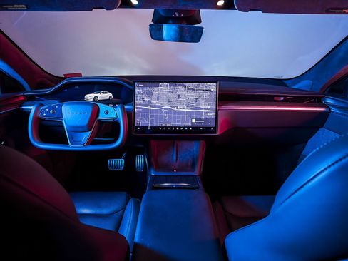 Used 2022 Tesla Model S image 10