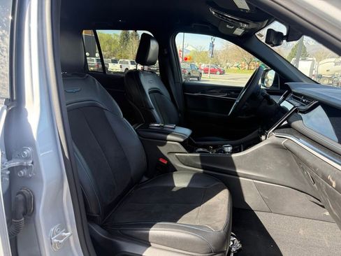 Used 2023 Jeep Grand Cherokee Trailhawk w/ Luxury Tech Group III AWD/4WD image 16