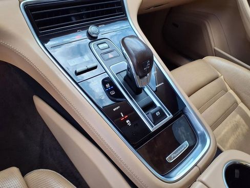 Used 2018 Porsche Panamera RWD image 26