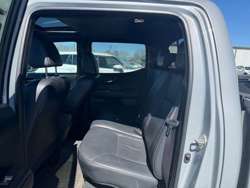 Used 2020 Toyota Tacoma TRD Sport w/ TRD Premium Sport Package image 7