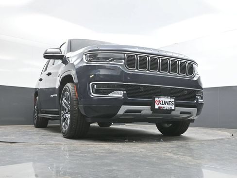 Used 2024 Jeep Wagoneer Series II w/ Flexible Seating Group AWD/4WD image 32