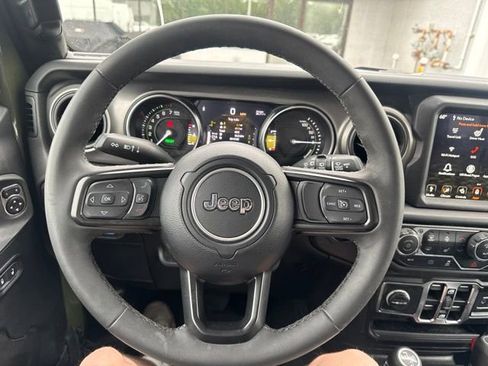Used 2023 Jeep Wrangler Unlimited w/ Cold Weather Group AWD/4WD image 18
