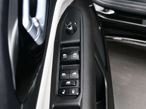 Used 2025 Jeep Compass Limited w/ Elite Group AWD/4WD image 13