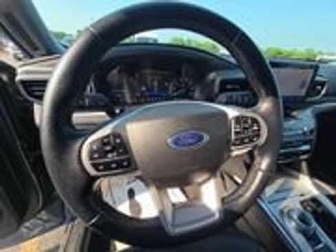 Used 2022 Ford Explorer XLT w/ Equipment Group 202A AWD/4WD image 11