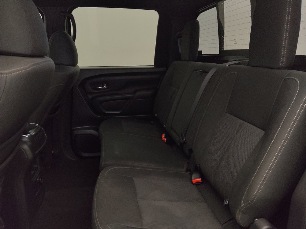 Used 2018 Nissan Titan SV w/ SV Convenience Package RWD image 18
