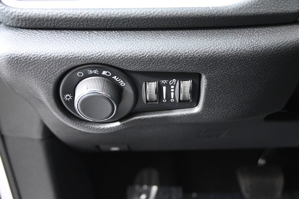 New 2027 Chrysler Pacifica Select AWD/4WD image 25