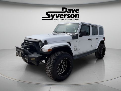 Used 2018 Jeep Wrangler Unlimited Sahara w/ Uconnect 4C Nav & Sound Group AWD/4WD image 1