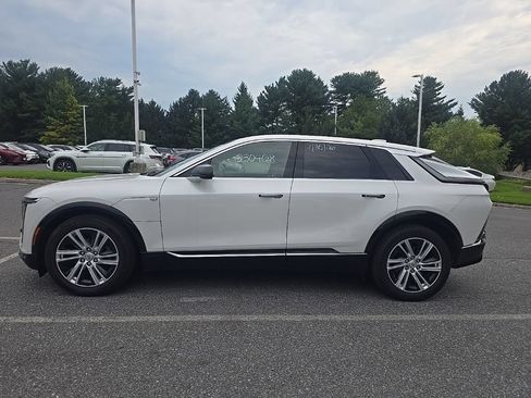 Used 2024 Cadillac Lyriq Tech AWD/4WD image 5