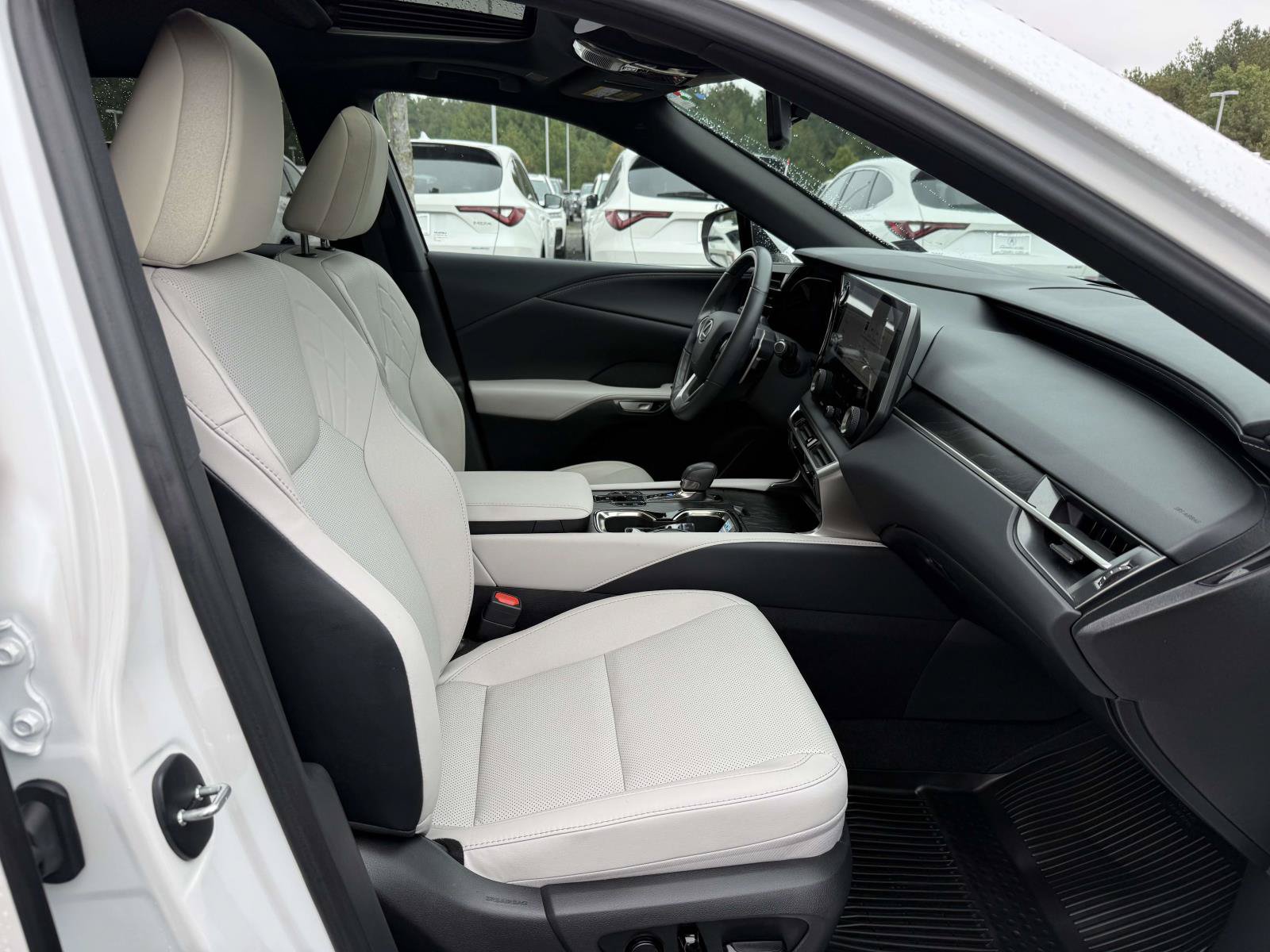 Used 2024 Lexus RX 350 Premium w/ Accessory Package (Z1) AWD/4WD image 13