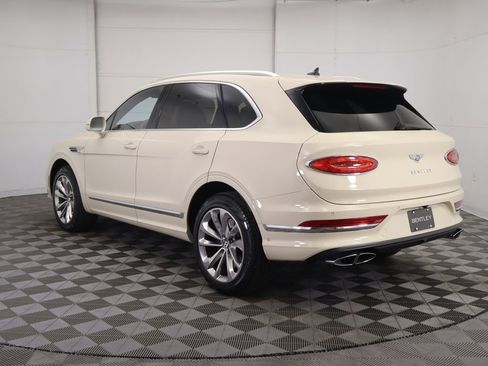Certified 2023 Bentley Bentayga V8 image 7