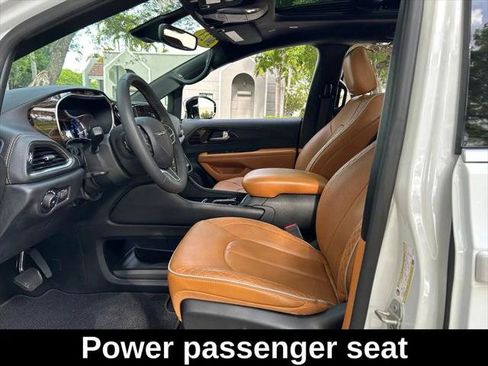Certified 2023 Chrysler Pacifica Pinnacle FWD image 17