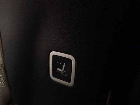 Used 2021 Chrysler Pacifica Touring-L image 38