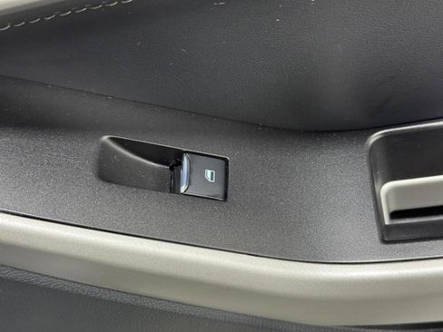 Used 2023 Ford Explorer XLT image 22