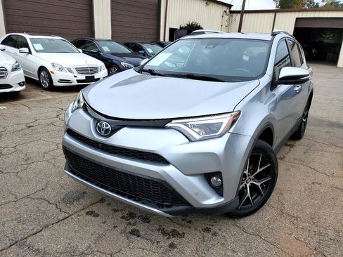 Used 2016 Toyota RAV4 SE image 1