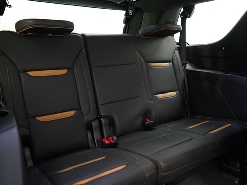 Used 2023 GMC Yukon AT4 w/ Technology Package AWD/4WD image 16