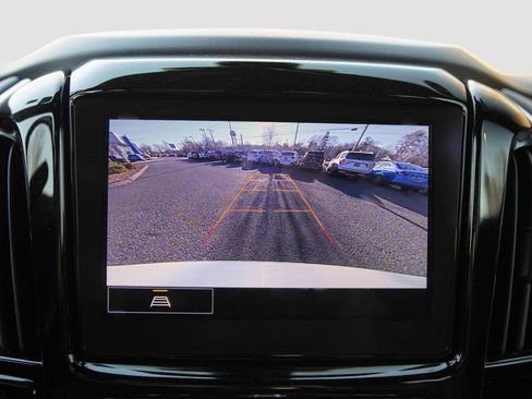 Used 2023 Chevrolet Traverse LT image 11