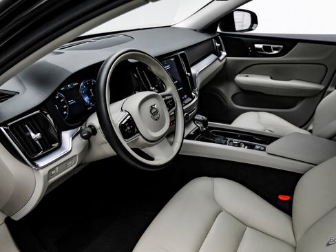 Used 2020 Volvo V60 T5 Momentum w/ Protection Package Premier image 38