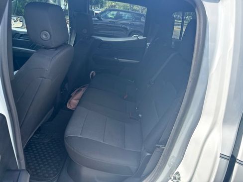 Certified 2025 Chevrolet Colorado W/T RWD image 10