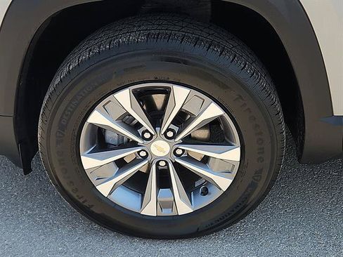 Used 2026 Chevrolet Equinox LT FWD image 8