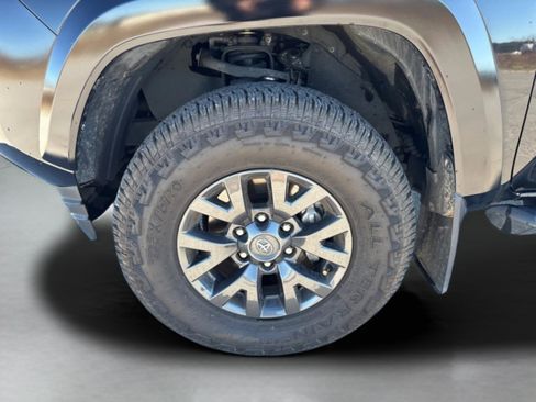 Used 2022 Toyota Tacoma SR5 w/ Technology Package image 38