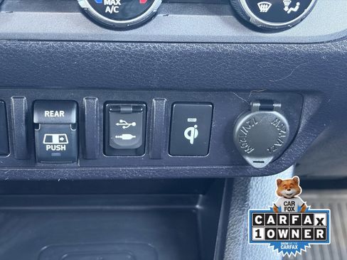 Used 2018 Toyota Tacoma TRD Off-Road w/ Technology Package image 30