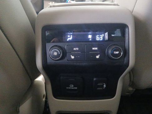 Used 2019 GMC Acadia Denali w/ Technology Package FWD image 11