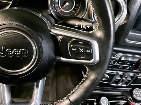 Used 2019 Jeep Wrangler Unlimited Sahara w/ Cold Weather Group image 26