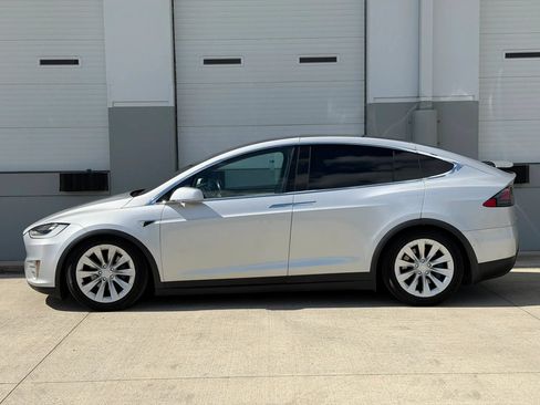 Used 2017 Tesla Model X 75D AWD/4WD image 2