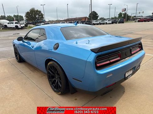 Used 2016 Dodge Challenger SRT Hellcat RWD image 3