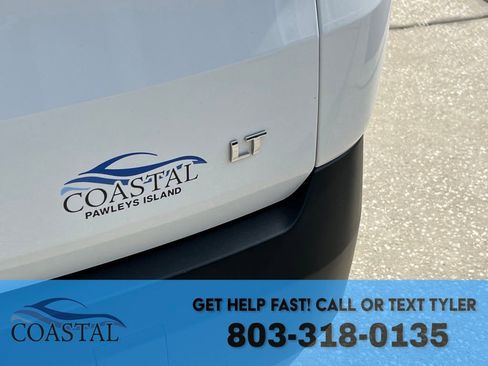 Used 2023 Chevrolet Traverse LT image 32