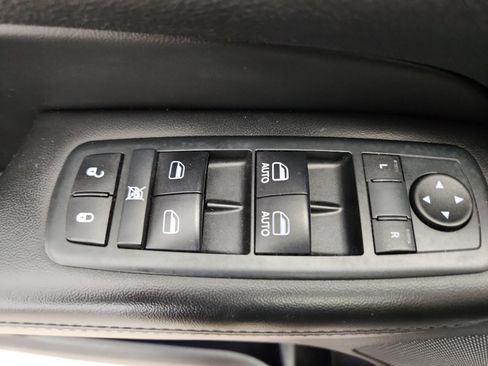 Used 2014 Jeep Grand Cherokee Laredo w/ Security & Convenience Group image 9