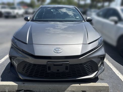 Used 2025 Toyota Camry SE FWD image 10