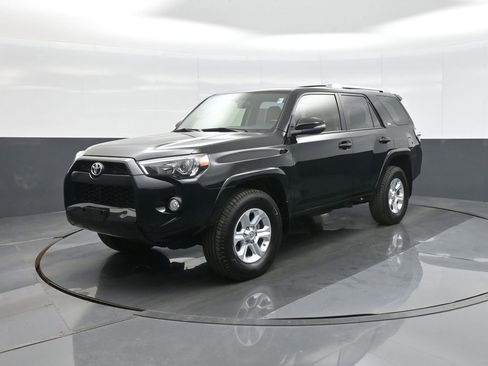 Certified 2017 Toyota 4Runner SR5 Premium w/ Convenience Package image 3