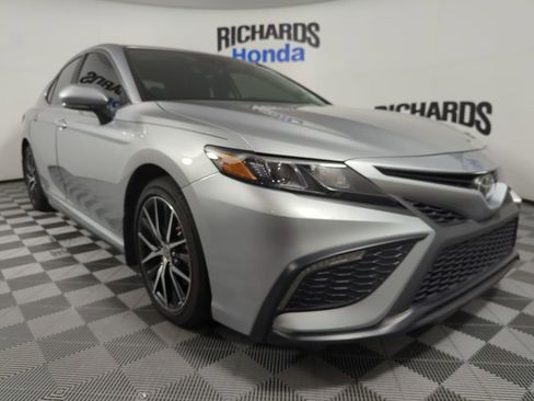 Used 2024 Toyota Camry SE image 6