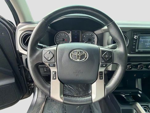 Used 2018 Toyota Tacoma SR5 image 34