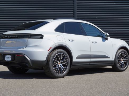 New 2026 Porsche Macan 4 Electric AWD/4WD image 9