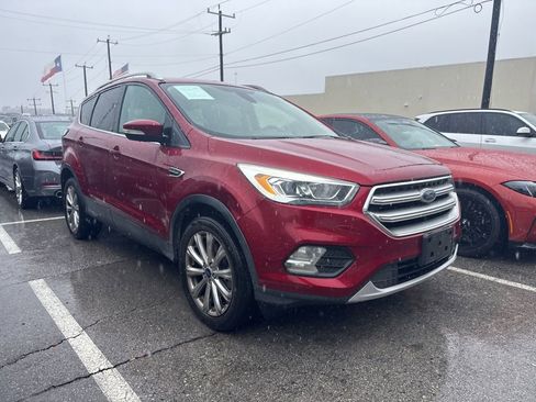Used 2017 Ford Escape Titanium image 2