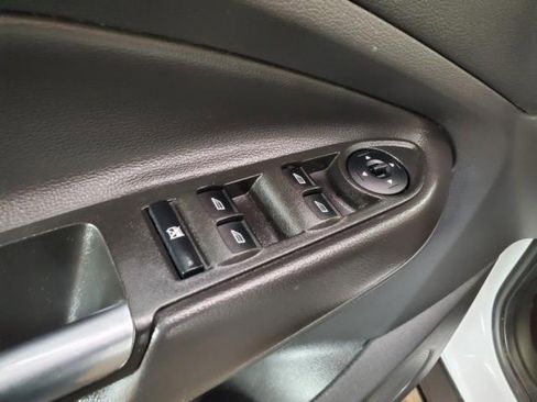 Used 2017 Ford Escape SE image 12