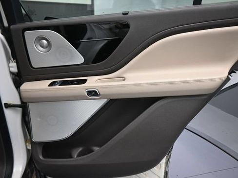 Used 2020 Lincoln Aviator Reserve w/ Equipment Group 202A AWD/4WD image 13