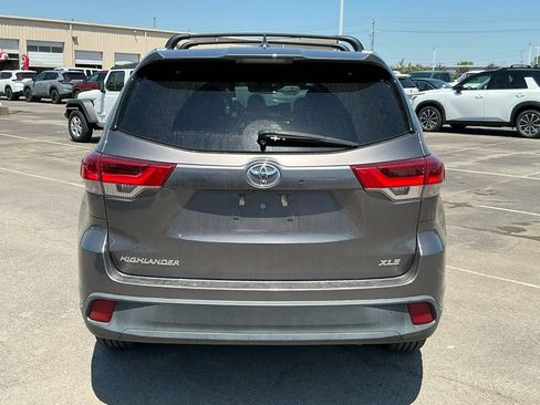 Used 2018 Toyota Highlander XLE FWD image 6