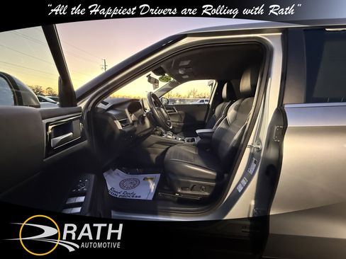 Used 2024 Mitsubishi Outlander SE image 11