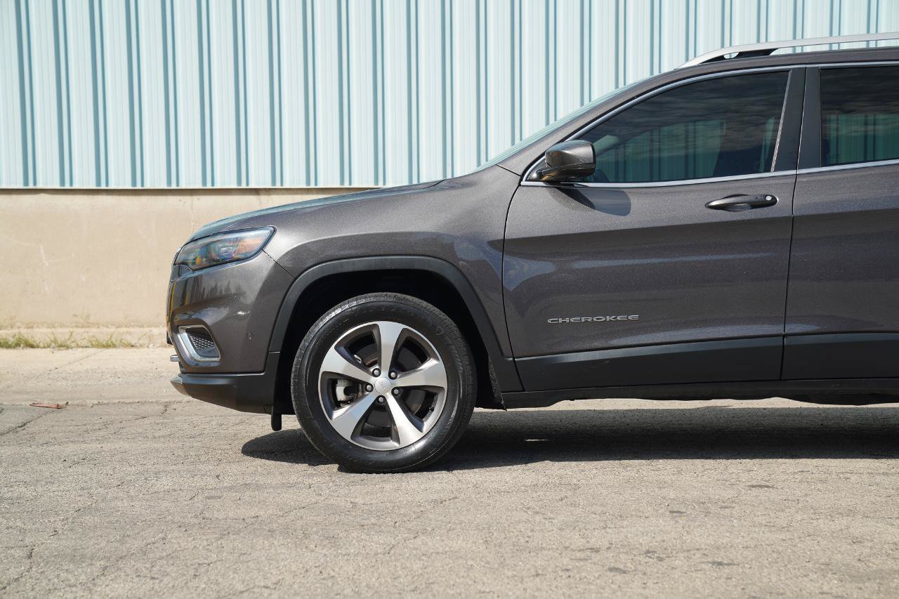 Used 2021 Jeep Cherokee Limited w/ Elite Package AWD/4WD image 11