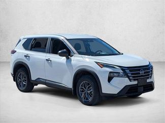 Used 2024 Nissan Rogue S video 3