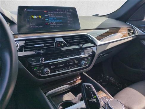 Used 2020 BMW 530e w/ Premium Package image 15