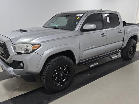 Used 2017 Toyota Tacoma TRD Sport w/ Premium & Technology Package AWD/4WD image 1