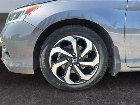 Used 2017 Honda Accord EX image 9