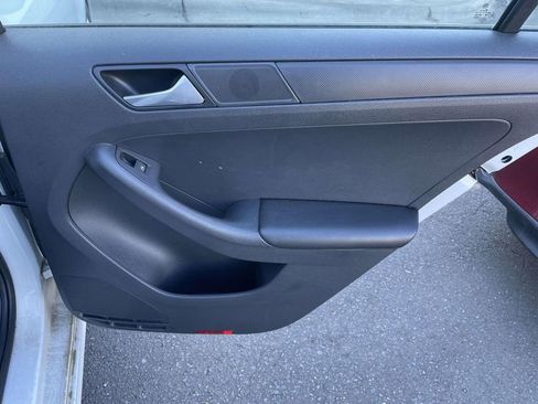 Used 2015 Volkswagen Jetta S image 40