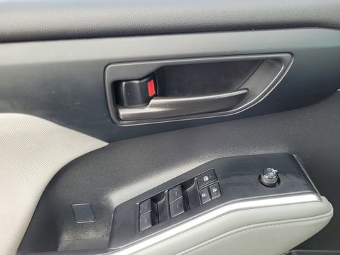 Certified 2024 Toyota Highlander LE image 26