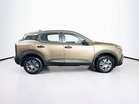 Used 2025 Nissan Kicks S image 10