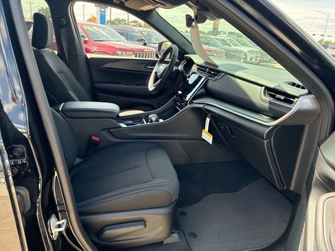 New 2025 Jeep Grand Cherokee Laredo X w/ Luxury Tech Group I image 26